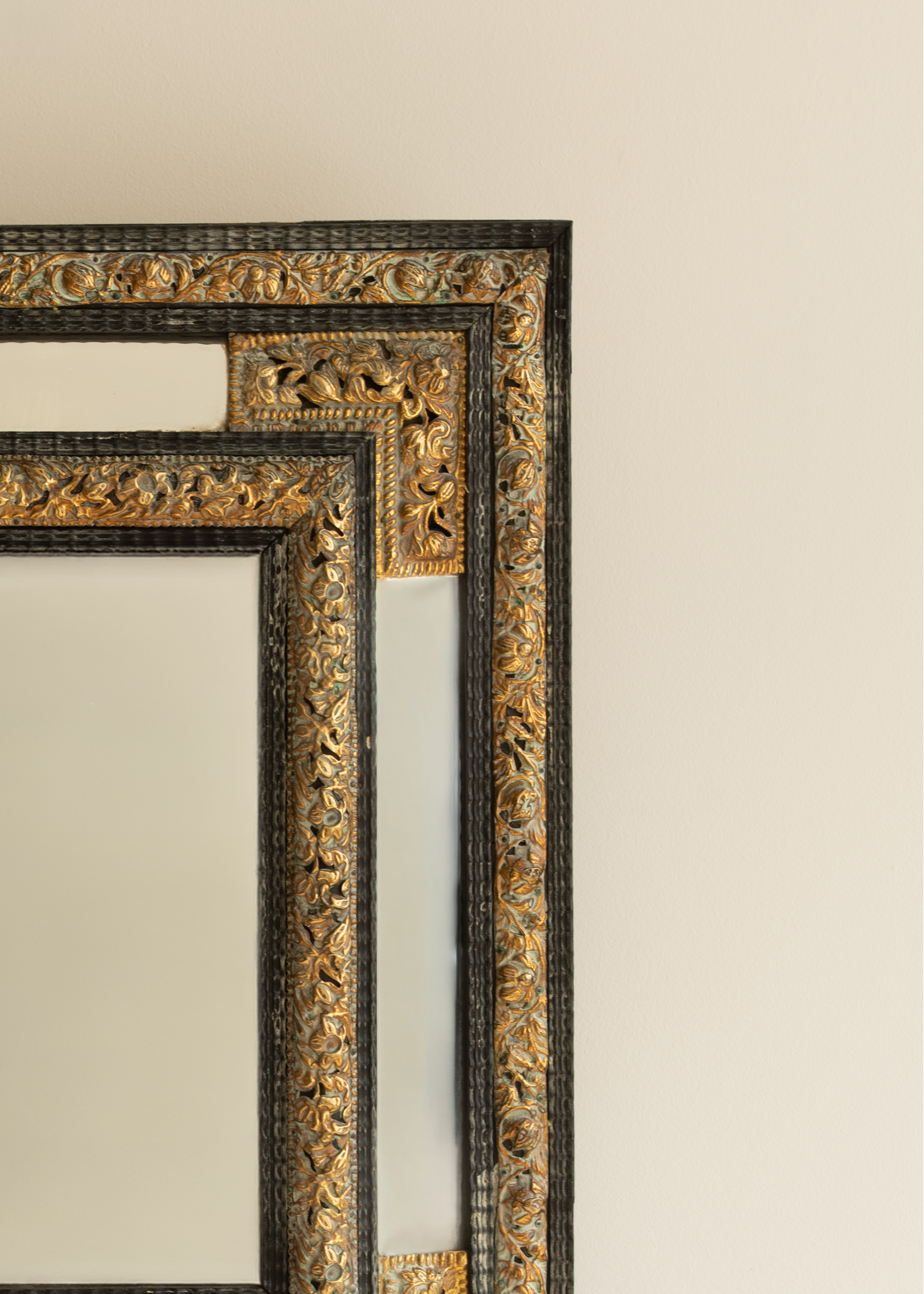Baroque-style Cushion Mirror